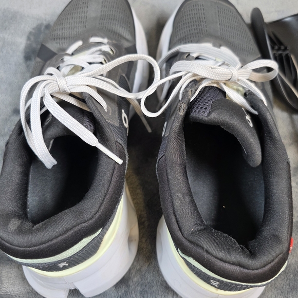 ON Women's Cloudrunner 2 Shadow/Lime. Sz 7.5 - Picture 10 of 10